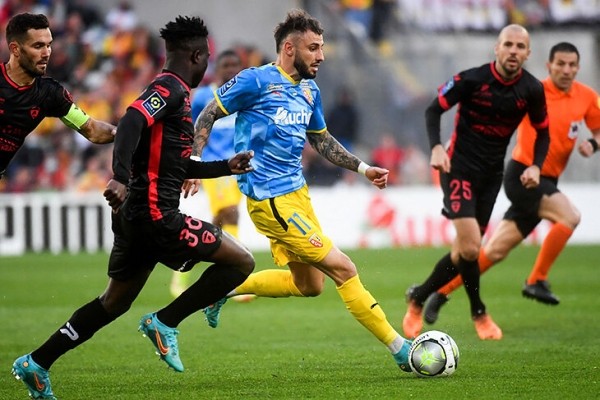 Его не брали в брестское «Динамо», а теперь вызвали в сборную Франции – парень плакал и купался в любви одноклубников и фанатов Его не брали в брестское «Динамо», а теперь вызвали в сборную Франции – парень плакал и купался в любви одноклубников и фанатов