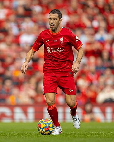 Вау, легенды «Барсы» и «Ливерпуля» сыграли на «Энфилде». Смотрите на Кюйта, Бароша, Ривалдо, Савиолу и других