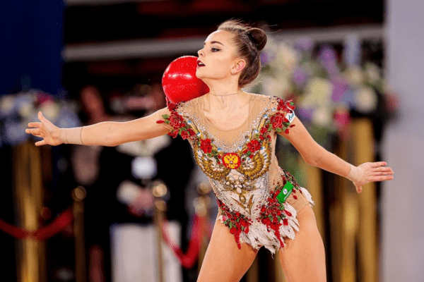 Дно дня. Российская гимнастке в костюме с гербом выступила под «Жизнь за царя» Дно дня. Российская гимнастке в костюме с гербом выступила под «Жизнь за царя»