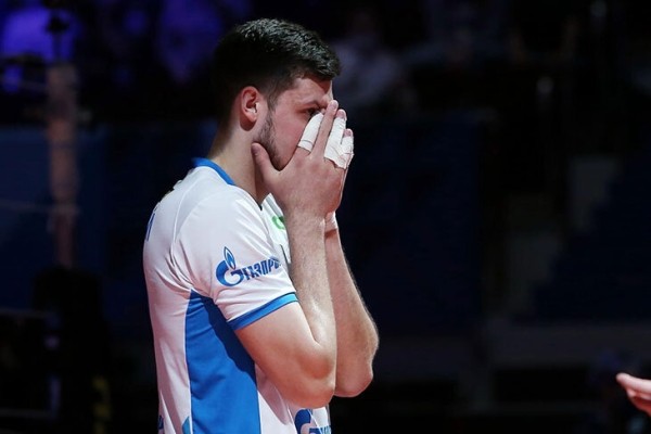 Украинский волейболист ради заработка в России сделал местный паспорт, но все изменила война – уникально уехал играть в Польшу, оставив «Зенит» в бессильной злобе Украинский волейболист ради заработка в России сделал местный паспорт, но все изменила война – уникально уехал играть в Польшу, оставив «Зенит» в бессильной злобе