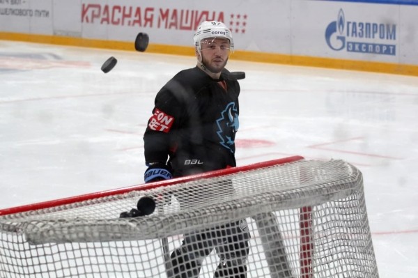 Хоккей. КХЛ. "Динамо" Мн — СКА. Колосов будет защищать ворота "зубров"
Хоккей. КХЛ. "Динамо" Мн — СКА. Колосов будет защищать ворота "зубров"