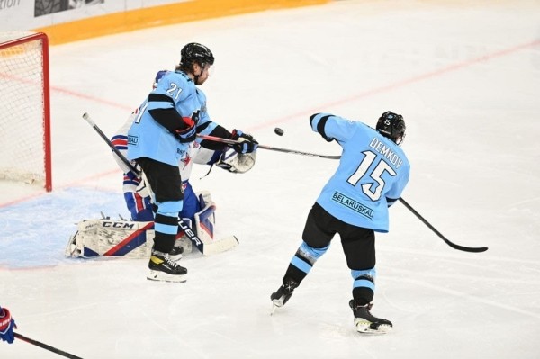 Хоккей. Минское "Динамо" в четвертый раз уступило СКА и вылетело из розыгрыша Кубка Гагарина
Хоккей. Минское "Динамо" в четвертый раз уступило СКА и вылетело из розыгрыша Кубка Гагарина