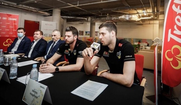 Украинский волейболист ради заработка в России сделал местный паспорт, но все изменила война – уникально уехал играть в Польшу, оставив «Зенит» в бессильной злобе Украинский волейболист ради заработка в России сделал местный паспорт, но все изменила война – уникально уехал играть в Польшу, оставив «Зенит» в бессильной злобе