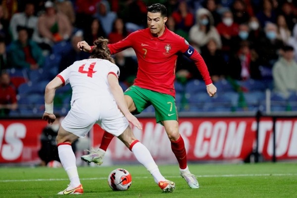 Футбол. Сборная Португалии одолела команду Турции и вышла в финал плей-офф квалификации чемпионата мира-2022
Футбол. Сборная Португалии одолела команду Турции и вышла в финал плей-офф квалификации чемпионата мира-2022