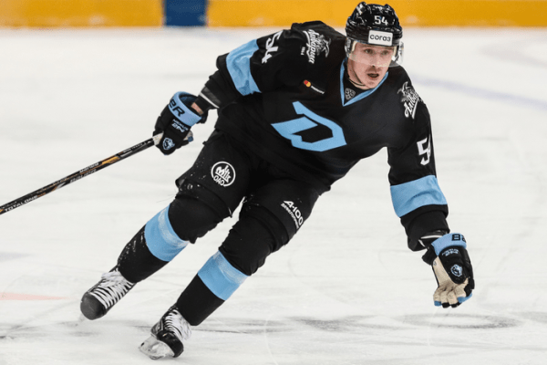 Хоккей. Денис Мосалев: думаю, что в прошлом сезоне мы сыграли со СКА лучше
Хоккей. Денис Мосалев: думаю, что в прошлом сезоне мы сыграли со СКА лучше