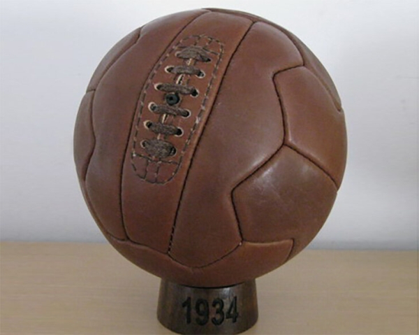 Все мячи на чемпионатах мира: в финале-1930 сыграли двумя разными, классику-1970 назвали в честь спутника, «джабулани»... Ох, «джабулани»!