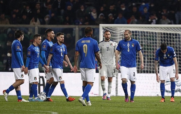 Все виды отчаяния Верратти, шок на каменном лице Манчини и другие страдания Италии после провала в отборе ЧМ