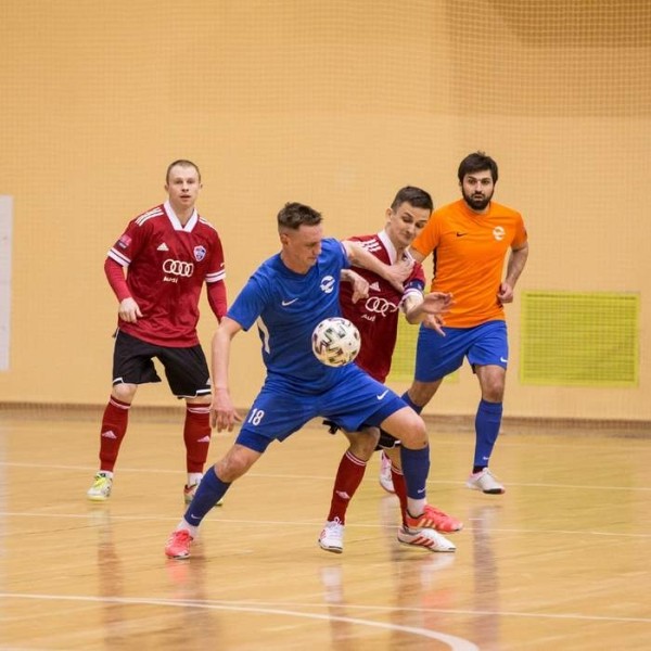 Разное.  Мини-футбол. Чемпионат Беларуси. БЧ, пропустив восемь голов, потерпела домашнее поражение от "Минска"
 