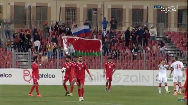 Сборную Беларуси по футболу уже поддерживают с российским флагом. А команда хороша, как 14 лет назад, – обыграла Бахрейн и одержала 3-ю победу подряд