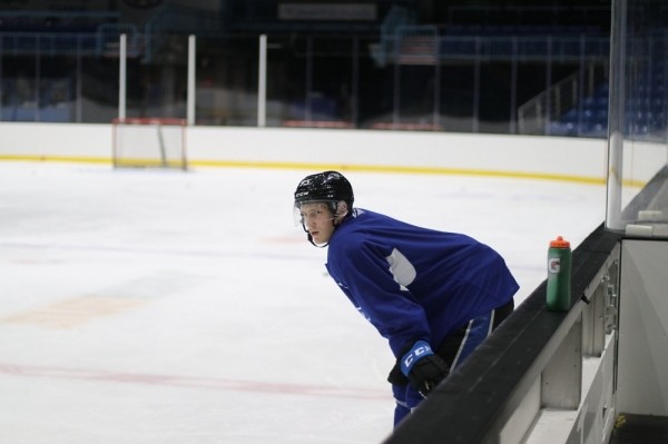 Хоккей.  Белорус из лиги Квебека Евгений Сапельников выбыл на неопределенный срок. У него рваная рана почки
 