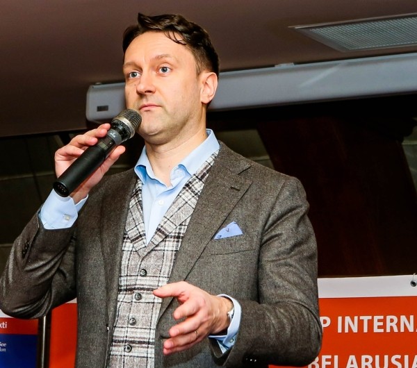 Этот юрист был главой регби в Беларуси и защищал гребцов, когда их не пустили на ОИ. После выборов помогал атлетам, а сейчас «виновен» в том, что не хочет войны в Украине Этот юрист был главой регби в Беларуси и защищал гребцов, когда их не пустили на ОИ. После выборов помогал атлетам, а сейчас «виновен» в том, что не хочет войны в Украине