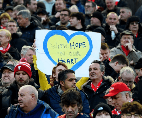 ГосТВ не показывает матчи АПЛ – ведь там поддерживают Украину: собирают деньги, капитаны сменили повязки, болельщики приносят флаги и плакаты против войны