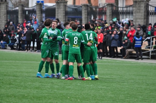 Футбол. "Гомель" полтайма играл в меньшинстве, но не упустил победу над "Арсеналом"
Футбол. "Гомель" полтайма играл в меньшинстве, но не упустил победу над "Арсеналом"