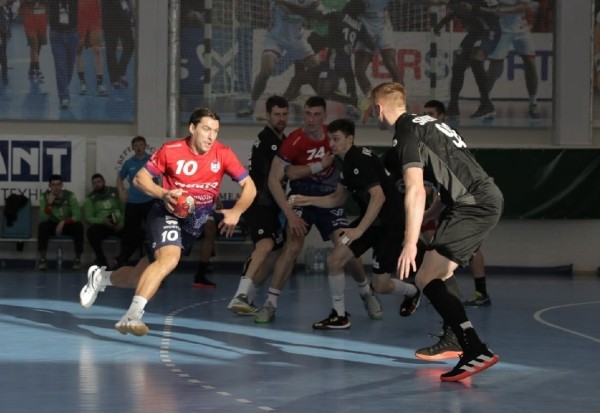 Гандболист-беларус играл в Украине и очень переживал, когда на нее напала Россия. Сейчас вернулся домой в клуб армии, которая вот-вот тоже может стать агрессором