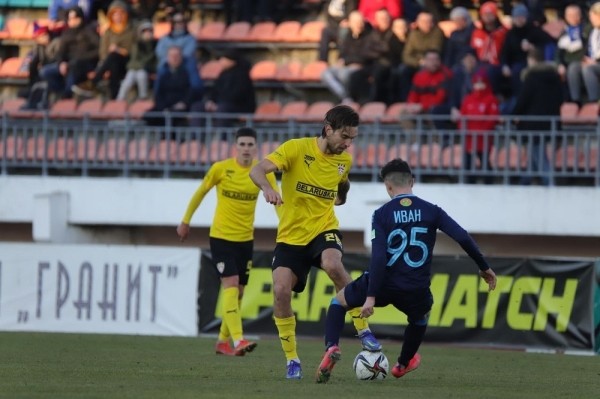 Футбол. Чемпионат Беларуси. Стартовая осечка "Шахтера", победа "Немана" и 2369 зрителей в Бресте. Картина субботы
Футбол. Чемпионат Беларуси. Стартовая осечка "Шахтера", победа "Немана" и 2369 зрителей в Бресте. Картина субботы