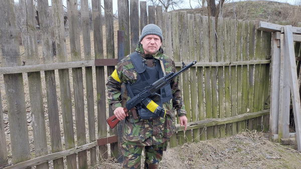 Расійскія акупанты абстральваюць ужо нават і футбольныя стадыёны.  Жудасныя кадры наступстваў на пляцоўку чарнігаўскай «Дзясны»