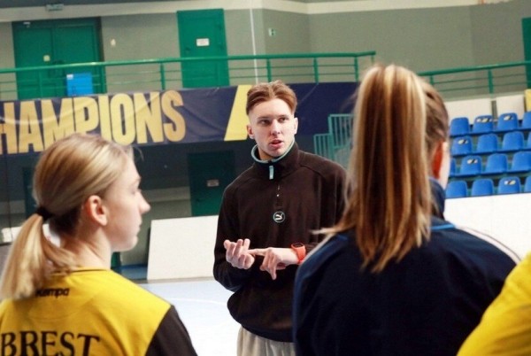 Война в Украине перетряхнула гандбол Беларуси: клубы потеряли игроков и тренеров, беларусы массово покинули команду в России Война в Украине перетряхнула гандбол Беларуси: клубы потеряли игроков и тренеров, беларусы массово покинули команду в России