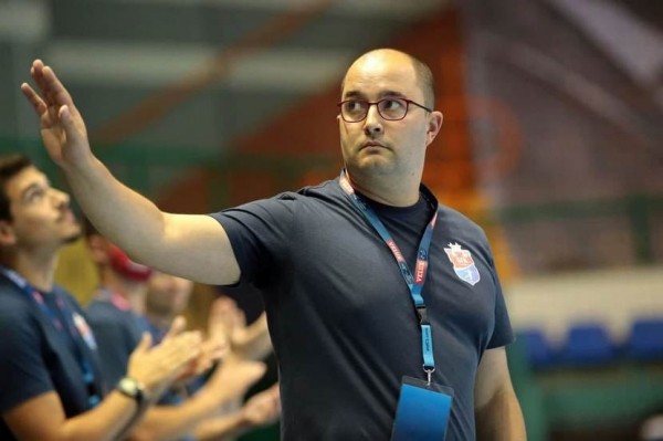 Гандбол.  Даниэль Гордо, Яка Малус, Павел Пачковски и Батист Бонфон покинули "Мешков Брест"
 