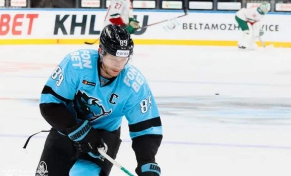 Хоккей. Дмитрий Коробов: прошу всех прийти сегодня и поддержать минское "Динамо"!
Хоккей. Дмитрий Коробов: прошу всех прийти сегодня и поддержать минское "Динамо"!