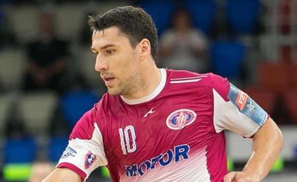 Гандболист-беларус играл в Украине и очень переживал, когда на нее напала Россия. Сейчас вернулся домой в клуб армии, которая вот-вот тоже может стать агрессором