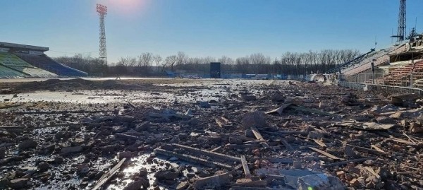 Российская армия уничтожает спортивную инфраструктуру в Украине: разрушили стадион клуба УПЛ (назван в честь русского), под обстрелы попали спорткомплексы и бассейн Российская армия уничтожает спортивную инфраструктуру в Украине: разрушили стадион клуба УПЛ (назван в честь русского), под обстрелы попали спорткомплексы и бассейн