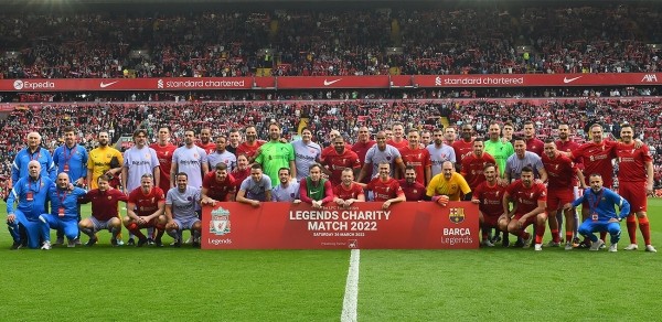 Вау, легенды «Барсы» и «Ливерпуля» сыграли на «Энфилде». Смотрите на Кюйта, Бароша, Ривалдо, Савиолу и других