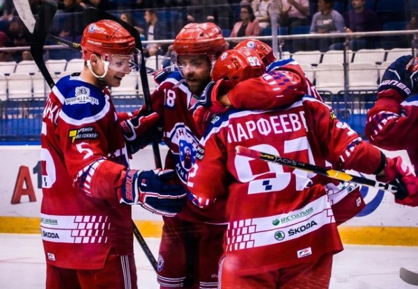 Хоккей. Париматч-Экстралига. Первые матчи 1/4 финала. "Юность" переиграла "Химик", "Витебск" в овертайме уступил "Шахтеру"
Хоккей. Париматч-Экстралига. Первые матчи 1/4 финала. "Юность" переиграла "Химик", "Витебск" в овертайме уступил "Шахтеру"