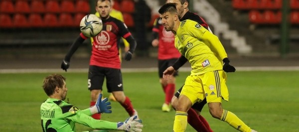 Футбол.  Чемпионат Беларуси. 1-й тур. "Славия" примет БАТЭ, "Арсенал" сыграет с "Гомелем" и еще один матч. Онлайн — в 14.00
  