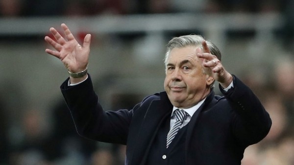 Футбол. Руководство "Реала" не собирается увольнять главного тренера Карло Анчелотти после поражения от "Барселоны"
Футбол. Руководство "Реала" не собирается увольнять главного тренера Карло Анчелотти после поражения от "Барселоны"