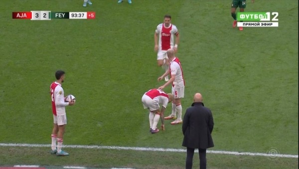 Самая нелепая симуляция года – Антони из «Аякса» уложили собственные партнеры Самая нелепая симуляция года – Антони из «Аякса» уложили собственные партнеры