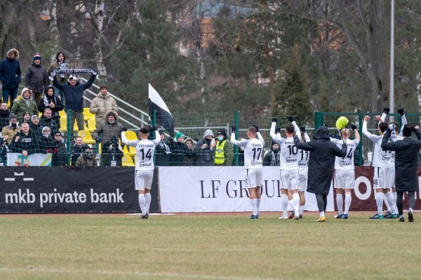 Футбол. ФНЛ. Хет-трик Дениса Лаптева принес московскому "Торпедо" крупную победу над "Томью"
Футбол. ФНЛ. Хет-трик Дениса Лаптева принес московскому "Торпедо" крупную победу над "Томью"