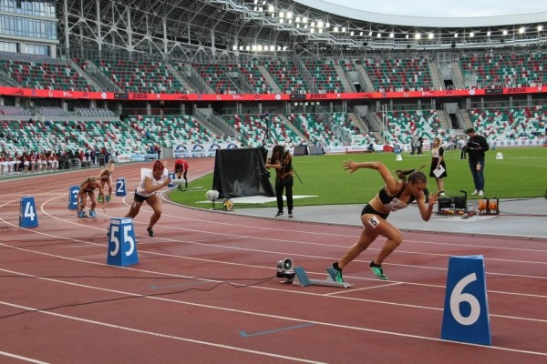 Лучшие беларусские легкоатлеты лишены источника доходов в тысячи долларов – пострадали как адепты Лукашенко, так и приверженец честных выборов