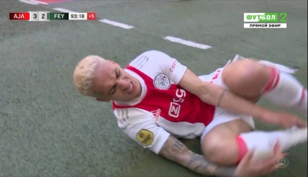 Самая нелепая симуляция года – Антони из «Аякса» уложили собственные партнеры Самая нелепая симуляция года – Антони из «Аякса» уложили собственные партнеры