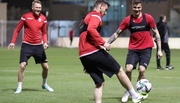 Футбол. Сборная Беларуси провела в Манаме тренировку в рамках подготовки к товарищеским матчам с Индией и Бахрейном
Футбол. Сборная Беларуси провела в Манаме тренировку в рамках подготовки к товарищеским матчам с Индией и Бахрейном