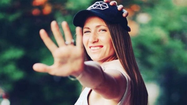 Биатлон.  Эрик Лессер — Дарье Домрачевой: вести себя, как будто ничего не случилось, неправильно
 