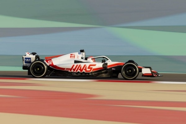 Для болида «Формулы-1» предложили цвета Украины. В 2021-м за команду с триколором России гонял сын минчанина, а пока у авто БЧБ-раскрас