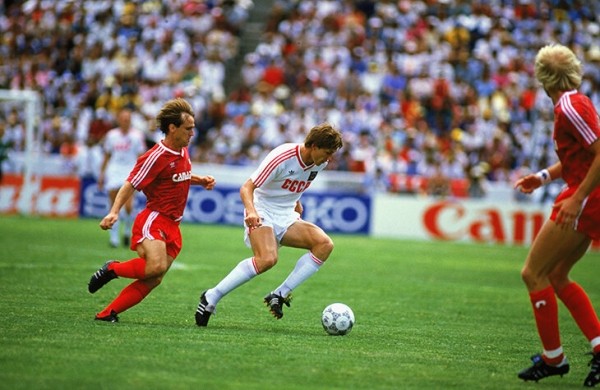 Канада – на ЧМ впервые за 36 лет! Казалось бы, нефутбольная страна поднялась со дна за 4 года (были рядом с Беларусью, но улетели практически в космос) Канада – на ЧМ впервые за 36 лет! Казалось бы, нефутбольная страна поднялась со дна за 4 года (были рядом с Беларусью, но улетели практически в космос)