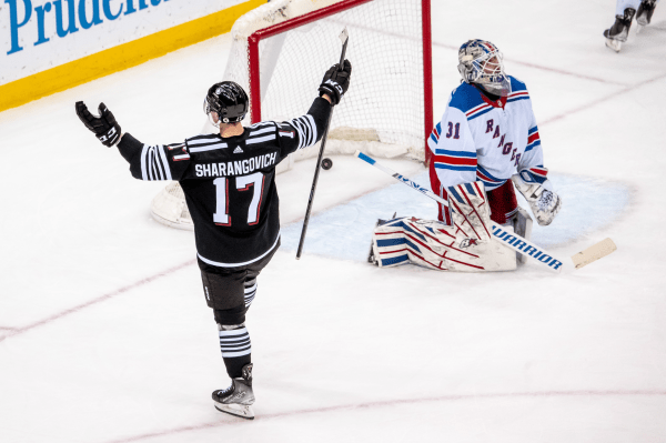 Шарангович снова забил, а еще с легкостью уничтожил российскую звезду НХЛ, которая поддерживает Навального Шарангович снова забил, а еще с легкостью уничтожил российскую звезду НХЛ, которая поддерживает Навального