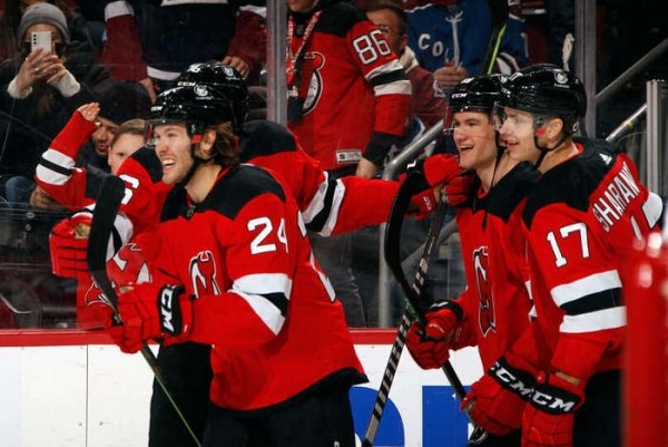 Хоккей.  НХЛ. "Нью-Джерси" отыгрался с 0:3 в споре с "Колорадо", у Егора Шаранговича — "1+1"
 