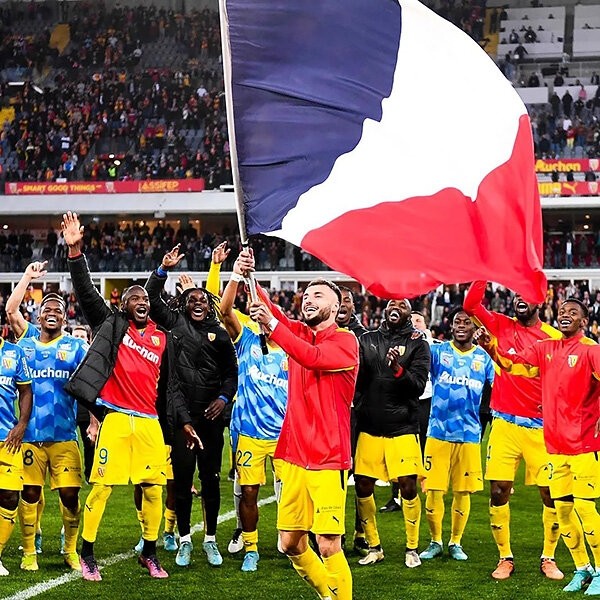 Его не брали в брестское «Динамо», а теперь вызвали в сборную Франции – парень плакал и купался в любви одноклубников и фанатов Его не брали в брестское «Динамо», а теперь вызвали в сборную Франции – парень плакал и купался в любви одноклубников и фанатов