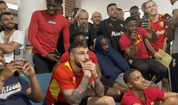 Его не брали в брестское «Динамо», а теперь вызвали в сборную Франции – парень плакал и купался в любви одноклубников и фанатов Его не брали в брестское «Динамо», а теперь вызвали в сборную Франции – парень плакал и купался в любви одноклубников и фанатов