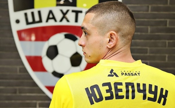 Самый звездный новичок-беларус «Шахтера» в межсезонье: его хотели в России и Европе, а в итоге выбрал клуб, из которого двоюродный брат попал в тюрьму Самый звездный новичок-беларус «Шахтера» в межсезонье: его хотели в России и Европе, а в итоге выбрал клуб, из которого двоюродный брат попал в тюрьму