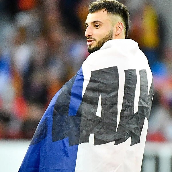 Его не брали в брестское «Динамо», а теперь вызвали в сборную Франции – парень плакал и купался в любви одноклубников и фанатов Его не брали в брестское «Динамо», а теперь вызвали в сборную Франции – парень плакал и купался в любви одноклубников и фанатов