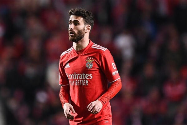 Безумный забег хавбека «Бенфики». Пронесся с мячом через все поле (11 касаний на 83 метра) – и забил! Безумный забег хавбека «Бенфики». Пронесся с мячом через все поле (11 касаний на 83 метра) – и забил!