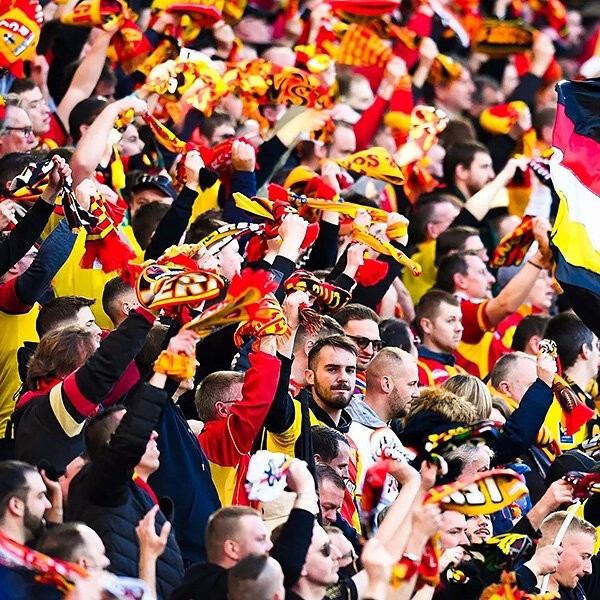 Его не брали в брестское «Динамо», а теперь вызвали в сборную Франции – парень плакал и купался в любви одноклубников и фанатов Его не брали в брестское «Динамо», а теперь вызвали в сборную Франции – парень плакал и купался в любви одноклубников и фанатов