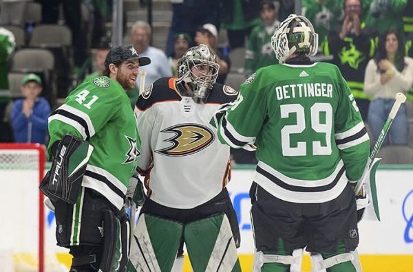 Оба кипера клуба НХЛ сломались по ходу матча – и ворота занял любитель с проблемами со зрением: пропустил лишь одну шайбу и получил респект от соперника Оба кипера клуба НХЛ сломались по ходу матча – и ворота занял любитель с проблемами со зрением: пропустил лишь одну шайбу и получил респект от соперника