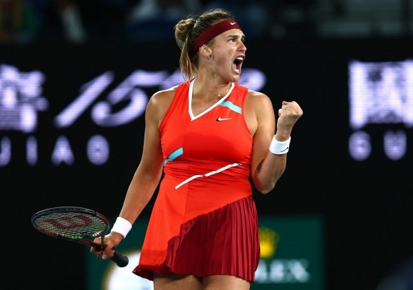 Теннис. Арина Соболенко в трех сетах обыграла Бьянку Андрееску и вышла в 1/4 финала турнира в Штутгарте
Теннис. Арина Соболенко в трех сетах обыграла Бьянку Андрееску и вышла в 1/4 финала турнира в Штутгарте