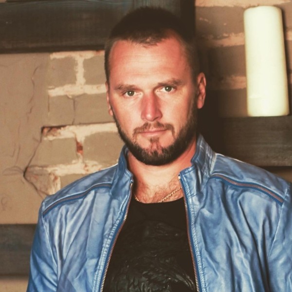 «Украинцы готовы умирать за страну – в Беларуси такого нет». Много играл в ЧБ, дрался с партнерами из-за Донбасса, сейчас ненавидит военных и биомассу