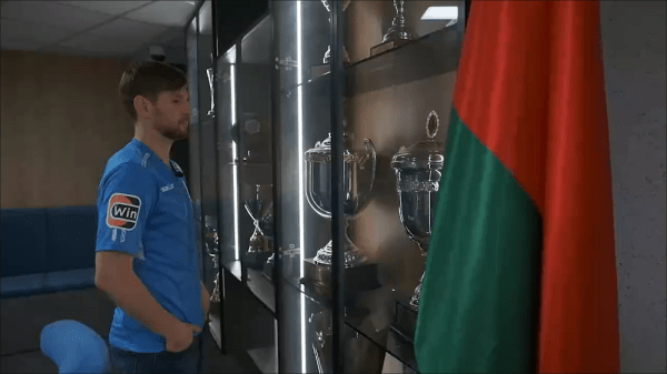 Футбол. "Спортсмен в Беларуси — это человек, разделяющий идеалы государства". Александр Сачивко снялся в видео минского "Динамо"
Футбол. "Спортсмен в Беларуси — это человек, разделяющий идеалы государства". Александр Сачивко снялся в видео минского "Динамо"