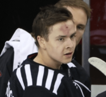 Шарангович забросил за две минуты, а потом впервые подрался в НХЛ – пытался отомстить за партнера жесткому канадцу, но лишь травмировался